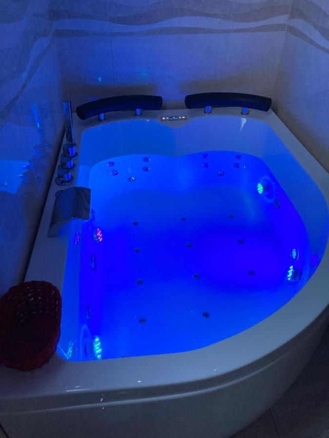 B&B LA REGGIA DI RIHANNA spa Caserta Esterno foto