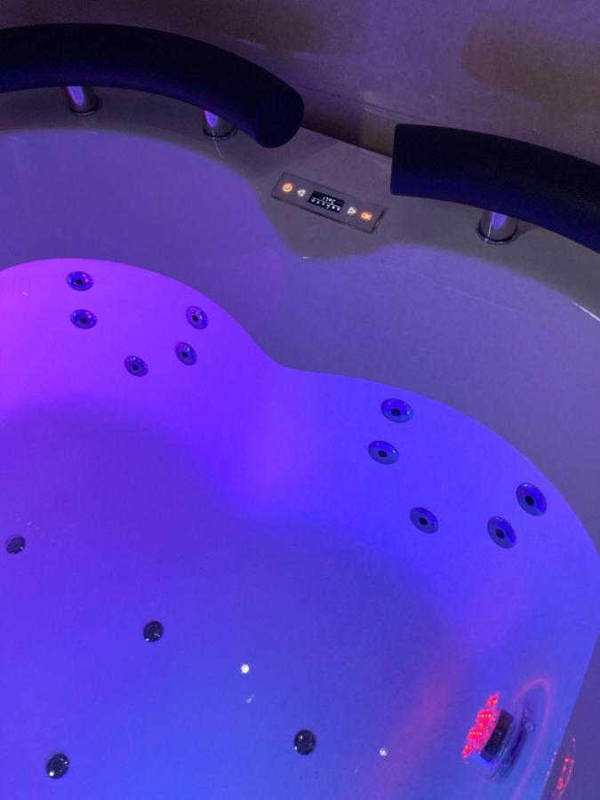 B&B LA REGGIA DI RIHANNA spa Caserta Esterno foto