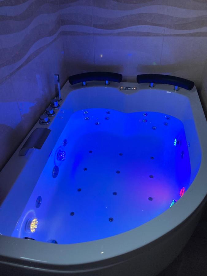 B&B LA REGGIA DI RIHANNA spa Caserta Esterno foto