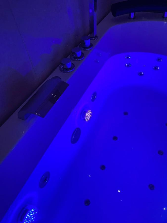 B&B LA REGGIA DI RIHANNA spa Caserta Esterno foto