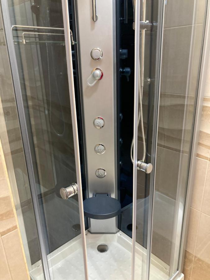 B&B LA REGGIA DI RIHANNA spa Caserta Esterno foto