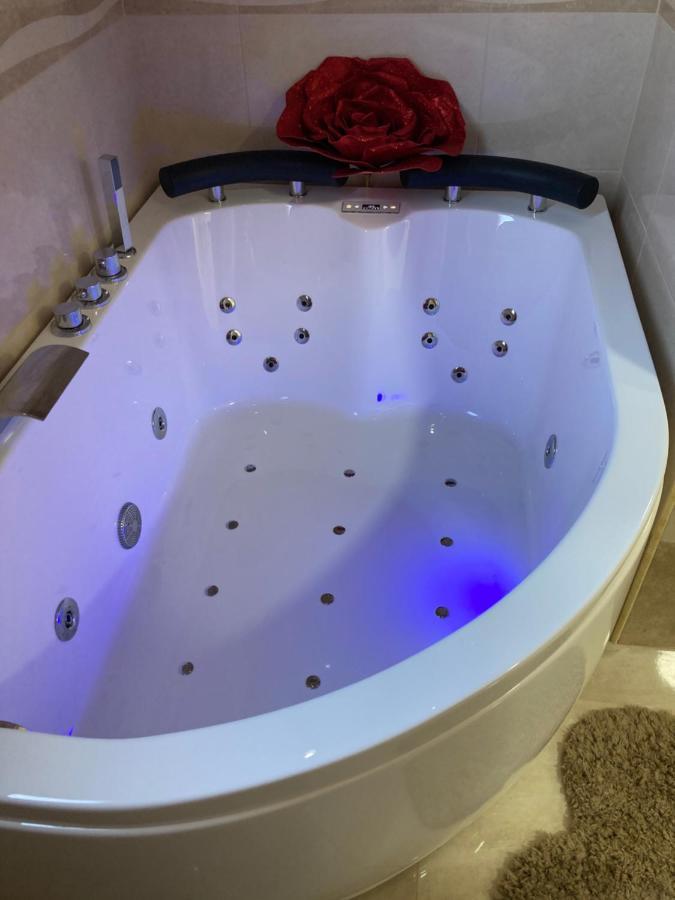 B&B LA REGGIA DI RIHANNA spa Caserta Esterno foto