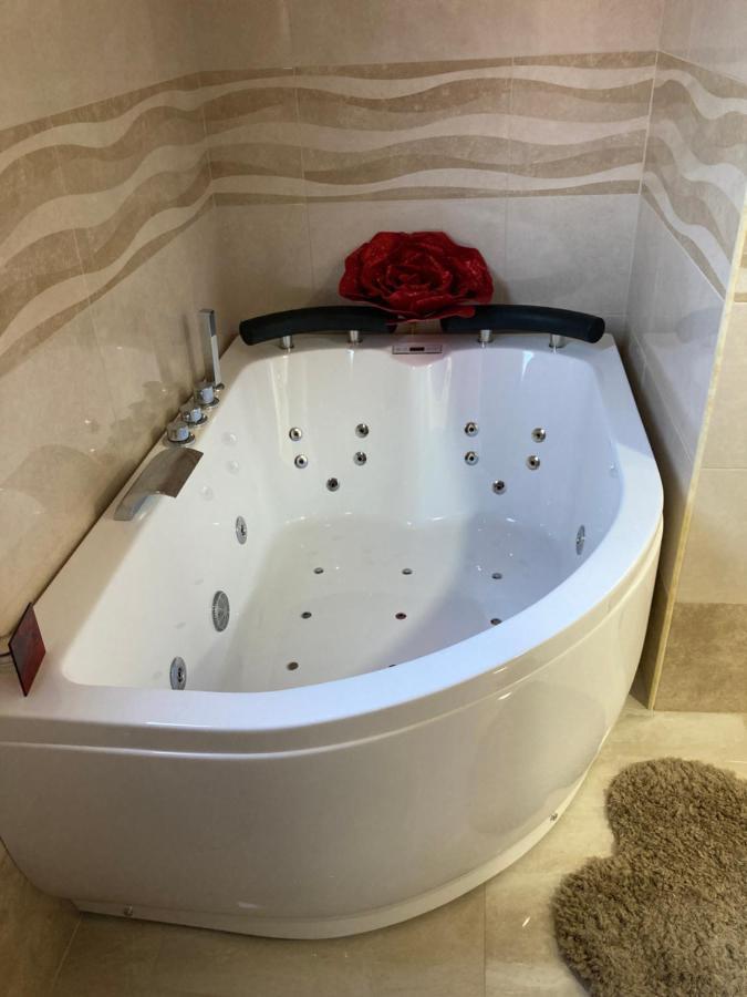 B&B LA REGGIA DI RIHANNA spa Caserta Esterno foto