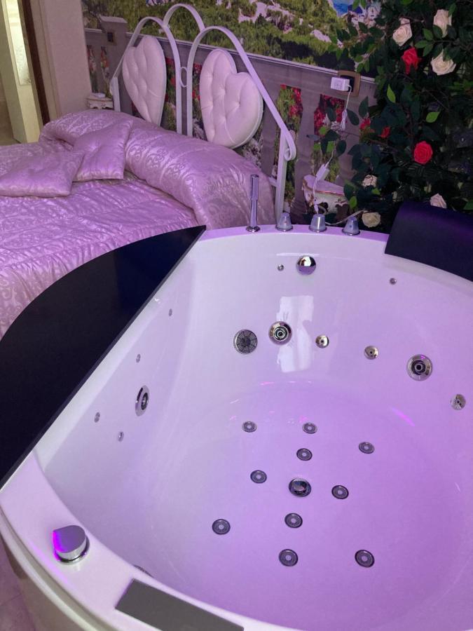 B&B LA REGGIA DI RIHANNA spa Caserta Esterno foto