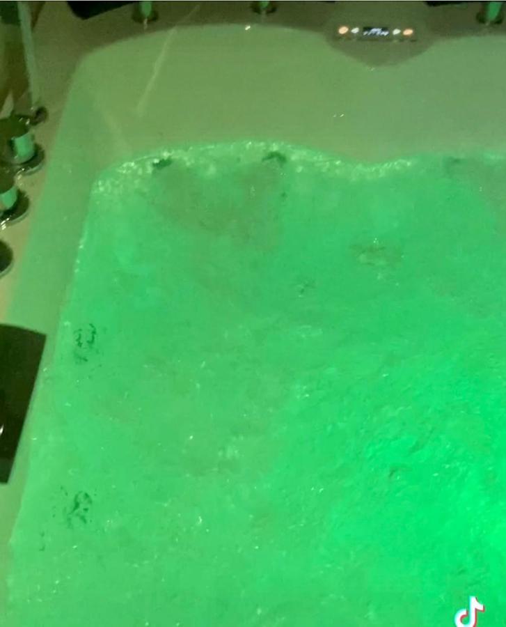 B&B LA REGGIA DI RIHANNA spa Caserta Esterno foto