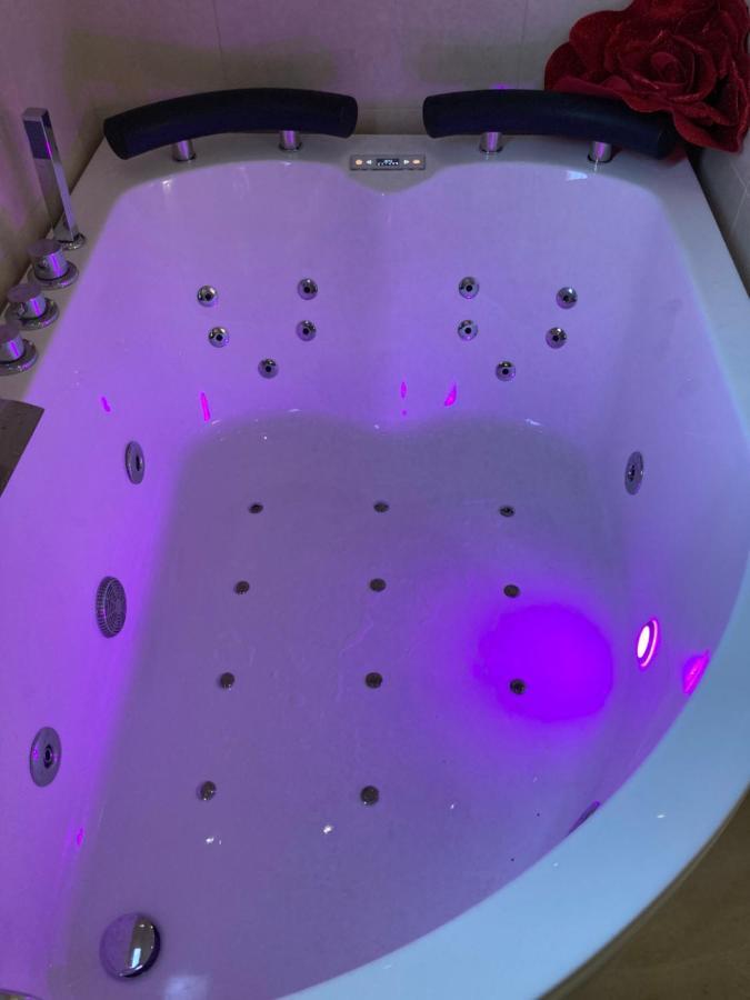 B&B LA REGGIA DI RIHANNA spa Caserta Esterno foto